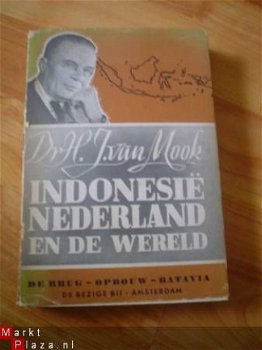 Indonesië, Nederland en de wereld door H.J. van Mook - 1