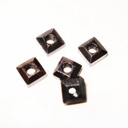 2 Stuks minutenwijzer moertje comtoise. Zonder schroefdraad. Geboord 1,7 mm.