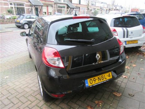 Renault Clio - 1.2 Navigatie Airco Lichtmetalen velgen Cpv Elektrische ramen 1.2 Collection - 1