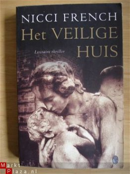 Nicci French Het veilige huis Paperback gelezen staat - 1