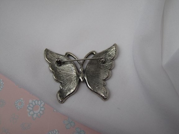Broche zilverkleurige vlinder met roomkleurig emaille vleugels 4.7x3.5 cm - Afbeelding 5