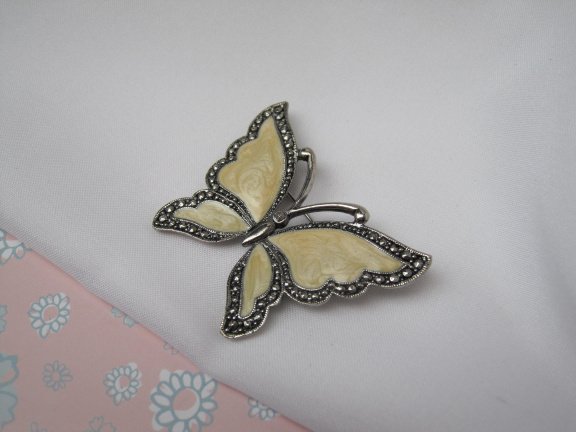 Broche zilverkleurige vlinder met roomkleurig emaille vleugels 4.7x3.5 cm - Afbeelding 6