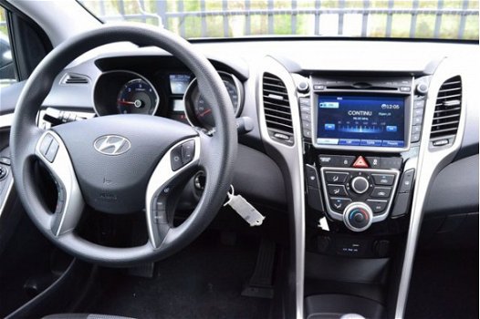 Hyundai i30 - 1.6 Trend Navi, cruise, airco, camera - 1