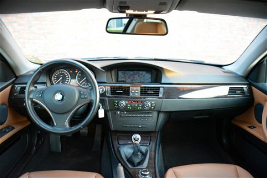 BMW 3-serie Coupé - 320i Corporate Lease Mineralgrey Edition * Navi Professional * Cognac Leer * Bi - 1