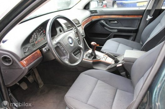 BMW 5-serie Touring - E39 520i 2001 Executive navi xenon clim - 1