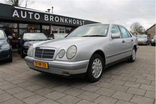 Mercedes-Benz E-klasse - 200 Classic, Automaat - 1