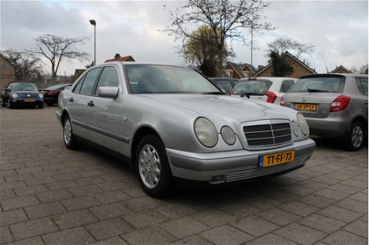 Mercedes-Benz E-klasse - 200 Classic, Automaat - 1