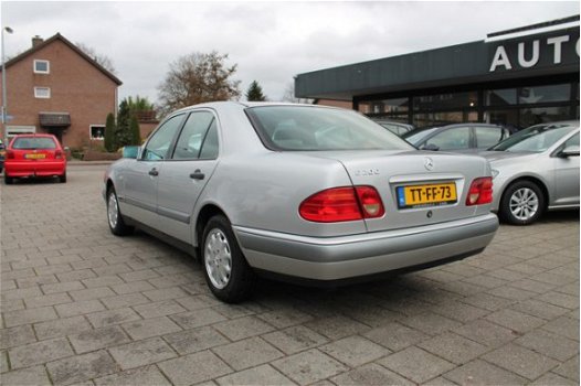 Mercedes-Benz E-klasse - 200 Classic, Automaat - 1