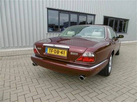 Daimler 4.0 - 4.0 V8 Super SWB 363 Pk Youngtimer - 1