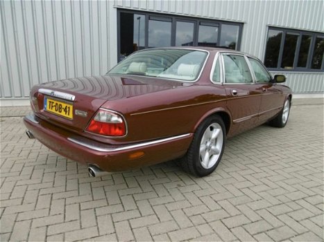 Daimler 4.0 - 4.0 V8 Super SWB 363 Pk Youngtimer - 1