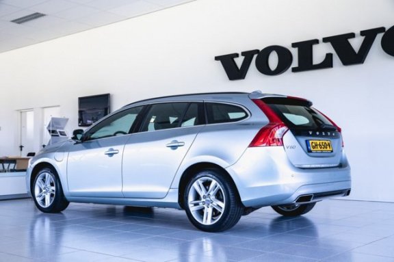 Volvo V60 - D6 AWD Plugin-Hybrid, Momentum - Afbeelding 4