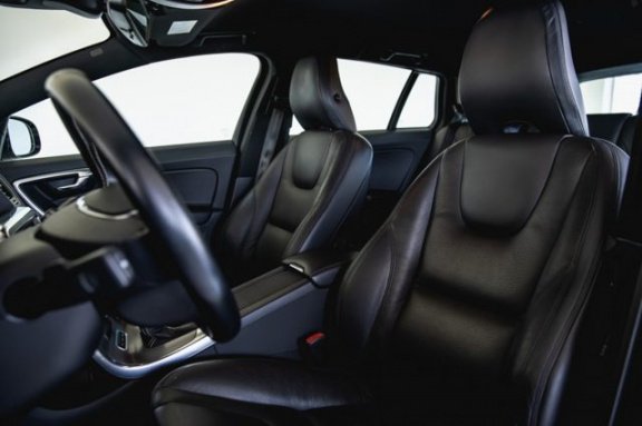 Volvo V60 - D6 AWD Plugin-Hybrid, Momentum - Afbeelding 3