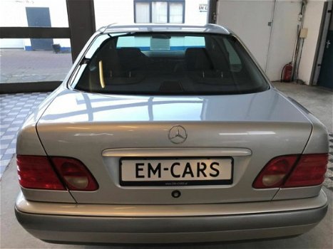 Mercedes-Benz E-klasse - 230 Elegance Automaat Clima Lage km Zeer Nette Auto - 1