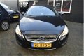 Volvo V60 - 1.6 D2 Kinetic Aut. Nette auto - 1 - Thumbnail