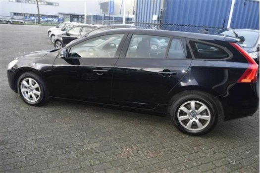 Volvo V60 - 1.6 D2 Kinetic Aut. Nette auto - 1