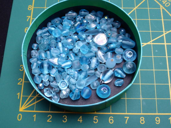 Nr. 529, blauwe glaskralen - nr. 1
