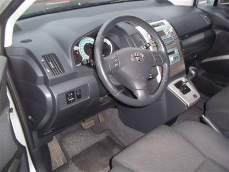 Toyota Corolla Verso - 1.8 VVT-i MMT 7-Persoons Trekhaak, navi - 1