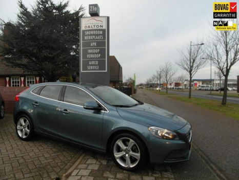 Volvo V40 - 1.6 T4 Summum AUTOMAAT / NL-AUTO/ LEER / NAVIGATIE / ZEER MOOI - 1