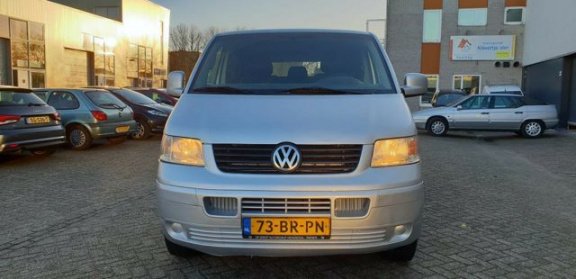 Volkswagen Transporter - 1