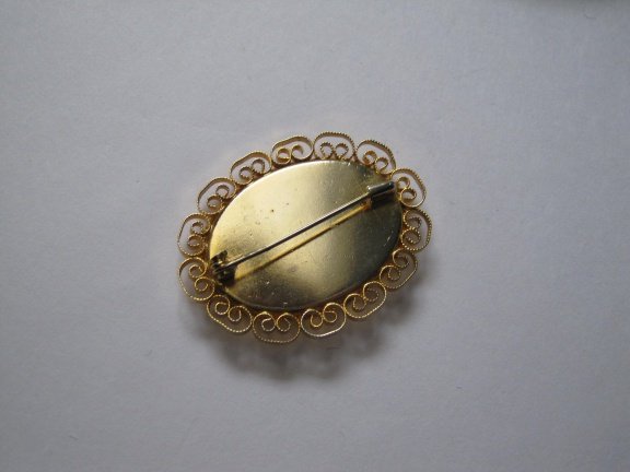 Broche millefiori goudkleurig met steentjes mozaiek zwart en rood gele bloemetjes 4.2x3.2 cm - Afbeelding 3