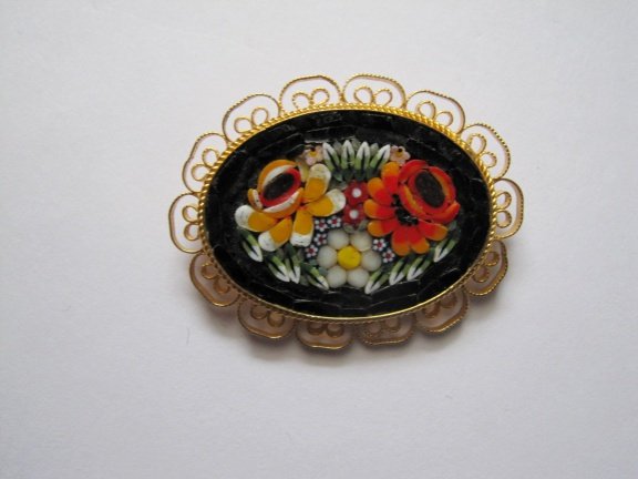 Broche millefiori goudkleurig met steentjes mozaiek zwart en rood gele bloemetjes 4.2x3.2 cm - Afbeelding 4
