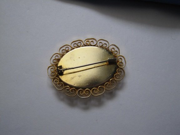 Broche millefiori goudkleurig met steentjes mozaiek zwart en rood gele bloemetjes 4.2x3.2 cm - Afbeelding 5