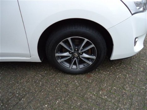 Toyota Verso - 1.6 VVT-i Business Limited Navigatie Panoramadak - 1