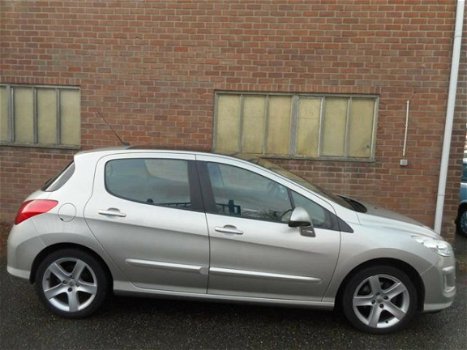 Peugeot 308 - 1.6 THP XT / NAP / Climma / Panoramadak / Parkeersensoren Voor en Achter - 1