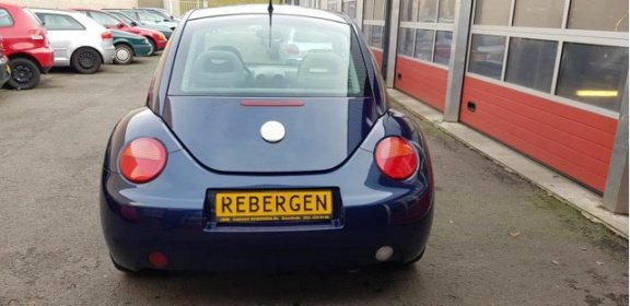 Volkswagen New Beetle - 2.0 Highline - 1