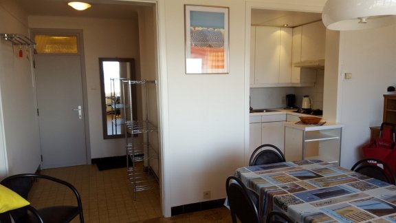 De Panne Appartement 3 slpk.- 2 badk.- 6/8 pers.- Zeedijk 38 Res. Castellamare 2° Verd. - FRONTAAL - 4