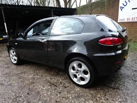 Alfa Romeo 147 - 1.6 T.Spark Distinctive - 1