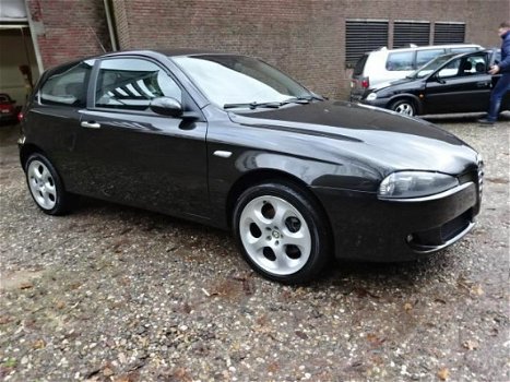 Alfa Romeo 147 - 1.6 T.Spark Distinctive - 1