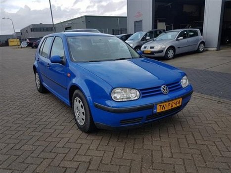 Volkswagen Golf - 1.9 SDI Trendline - 1