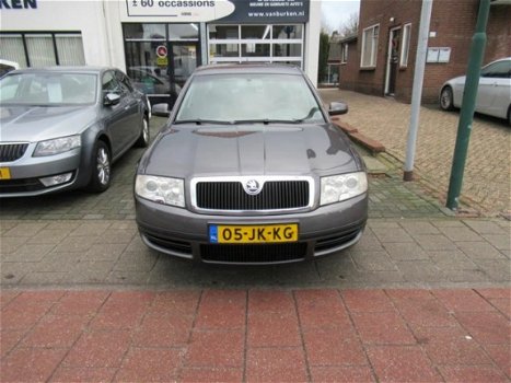 Skoda Superb - 2.0 Comfort Climate control, L.M.Velgen, Trekhaak, Stuurbekrachtiging, Cruise control - 1