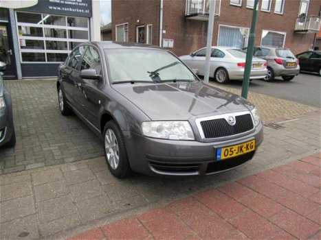 Skoda Superb - 2.0 Comfort Climate control, L.M.Velgen, Trekhaak, Stuurbekrachtiging, Cruise control - 1