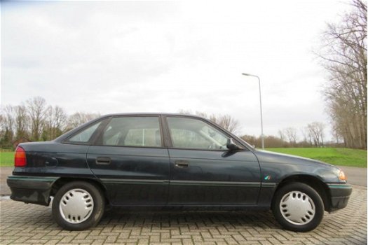 Opel Astra - 1.4i GL met Slechts 109000 km - 1