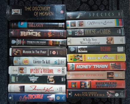 Zes originele VHS-videofilms van videotheek (ex-rental). - 1