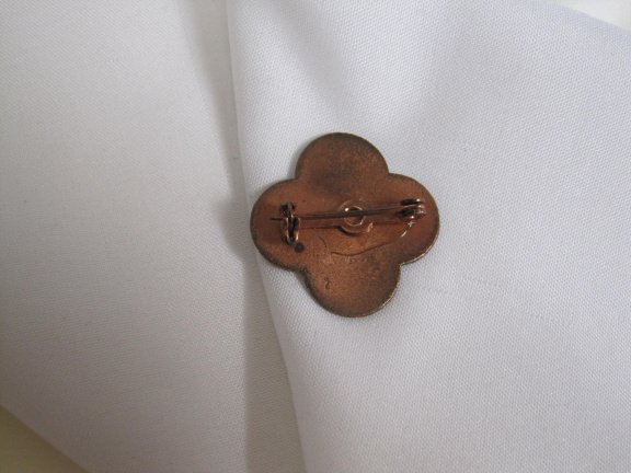 Broche koper met wit blauw en groen emaille hartjes 2.5x2.5 cm - Afbeelding 3