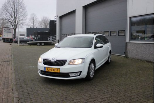 Skoda Octavia Combi - 1.6 TDI DSG/Navi/Camera/Airco/multifuncioneelStuurwiel - 1