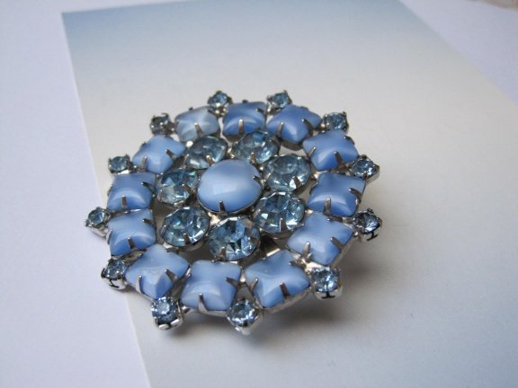 Broche zilverkleurig blauwe rijn en moonglow blauwe glasstenen 5.2 cm - Afbeelding 4