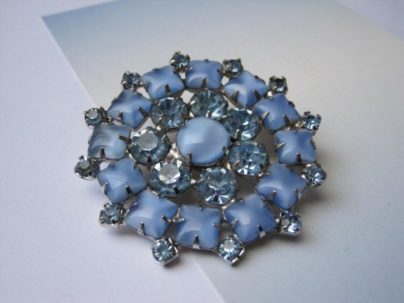 Broche zilverkleurig blauwe rijn en moonglow blauwe glasstenen 5.2 cm - Afbeelding 5
