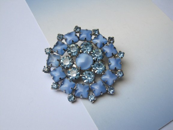 Broche zilverkleurig blauwe rijn en moonglow blauwe glasstenen 5.2 cm - Afbeelding 6