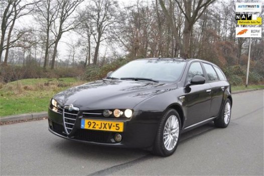 Alfa Romeo 159 Sportwagon - 1.7 T ECO Distinctive LEDER/NAVIGATIE DEALER ONDERHOUDEN - 1