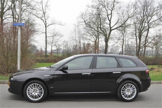 Alfa Romeo 159 Sportwagon - 1.7 T ECO Distinctive LEDER/NAVIGATIE DEALER ONDERHOUDEN - 1