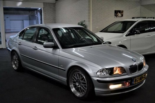 BMW 3-serie - 325i Executive circuit klaar - 1