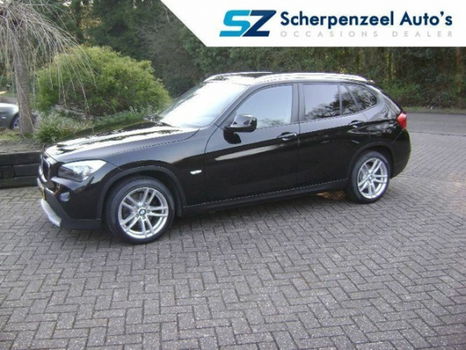 BMW X1 - Navigatie / 17inch / Private Glass - 1