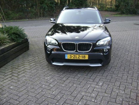 BMW X1 - Navigatie / 17inch / Private Glass - 1