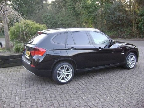 BMW X1 - Navigatie / 17inch / Private Glass - 1