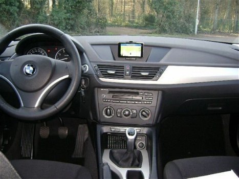 BMW X1 - Navigatie / 17inch / Private Glass - 1