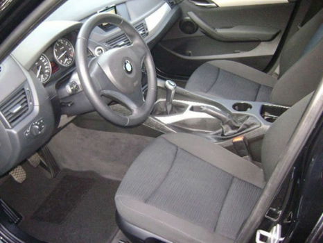 BMW X1 - Navigatie / 17inch / Private Glass - 1